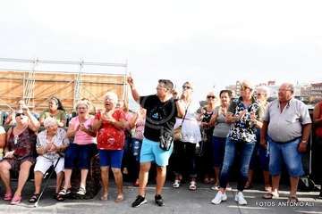 Protesta de vecinos y feriantes (Foto y Antonio Alí)